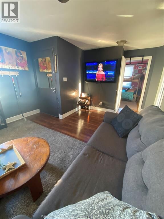 Property Photo:  5858 Wyandotte Street East  ON N8S 1M8 