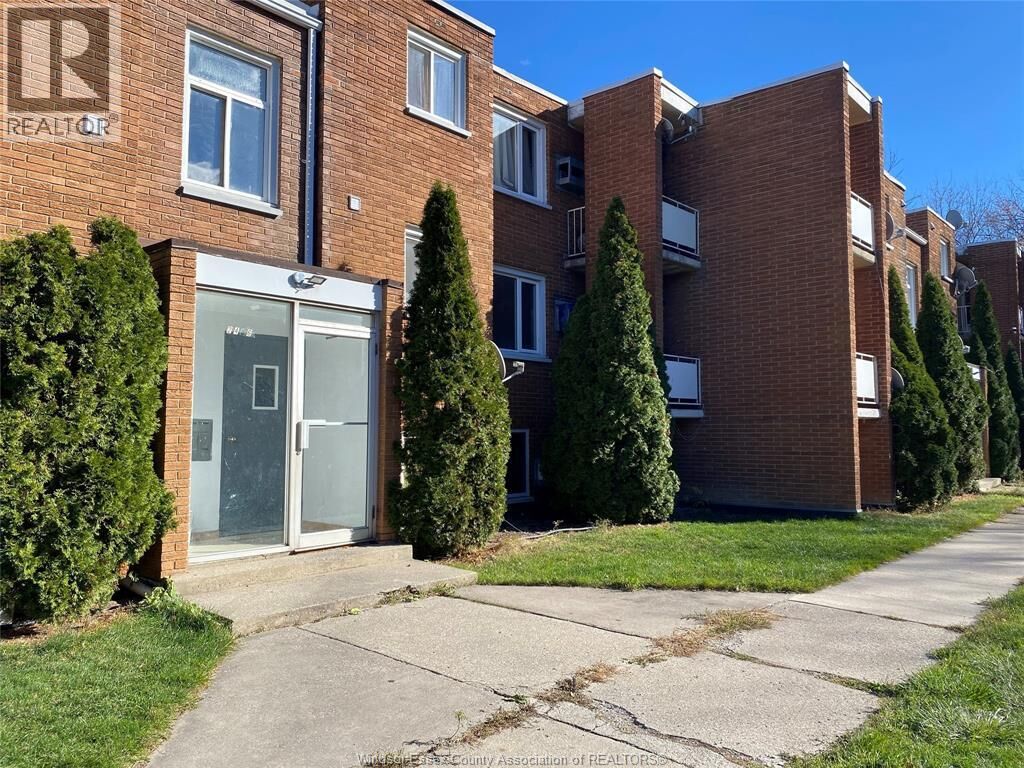Property Photo:  2476 Rivard Avenue  ON N8T 2H2 
