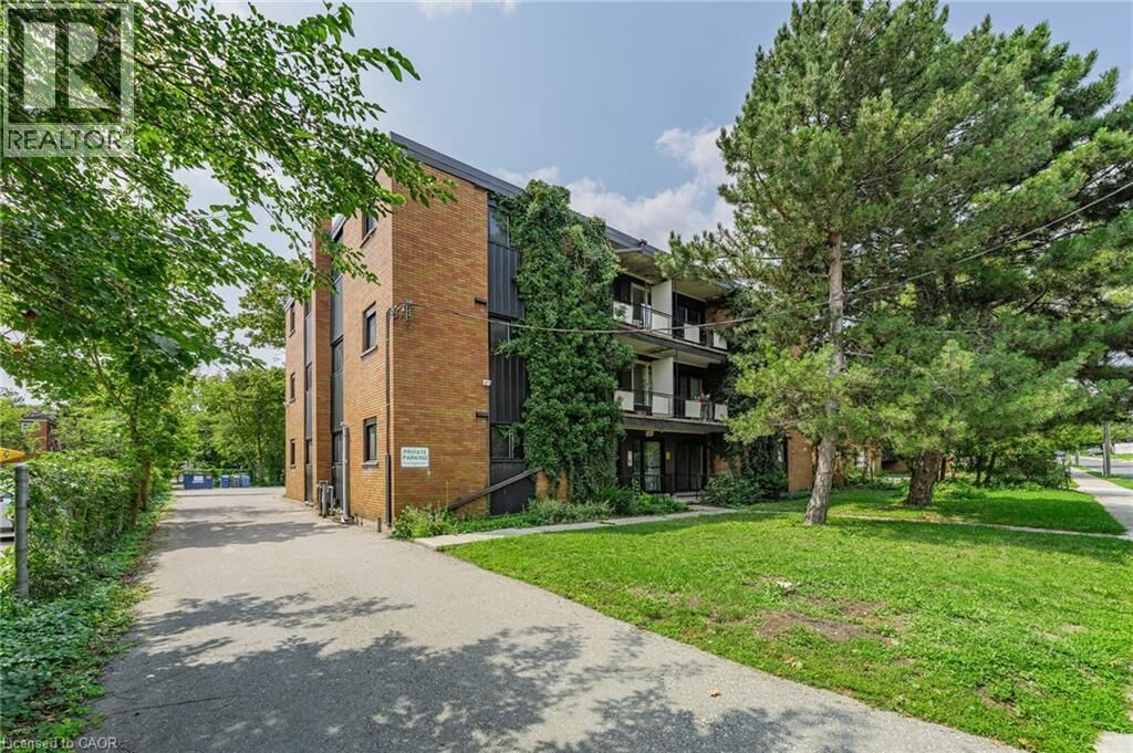 Property Photo:  157 Ahrens Street West 4  ON N2H 4C8 