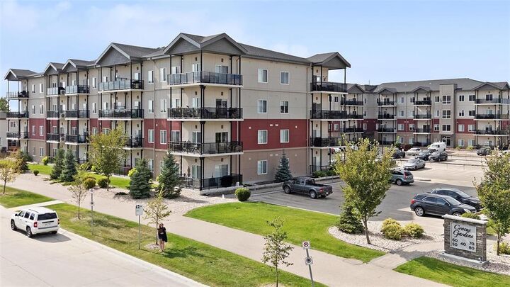 Property Photo: 60 Philip Lee Drive MB R3W 0R2