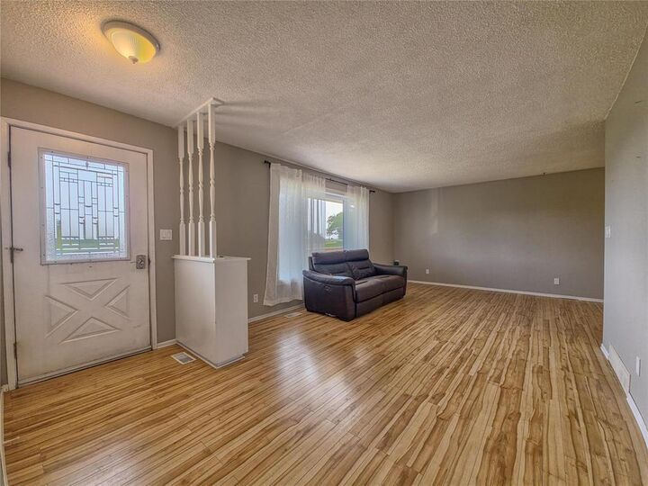 Property Photo:  53034 114 Road West  MB R7A 5Y1 
