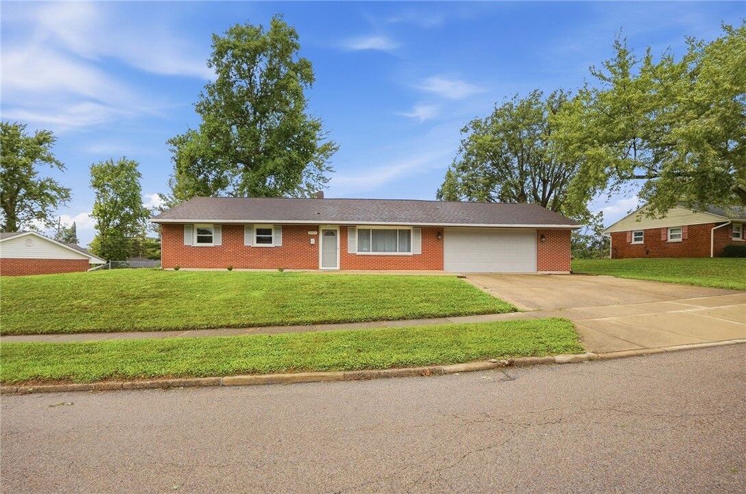 Property Photo: 2821 Powhattan Place OH 45420