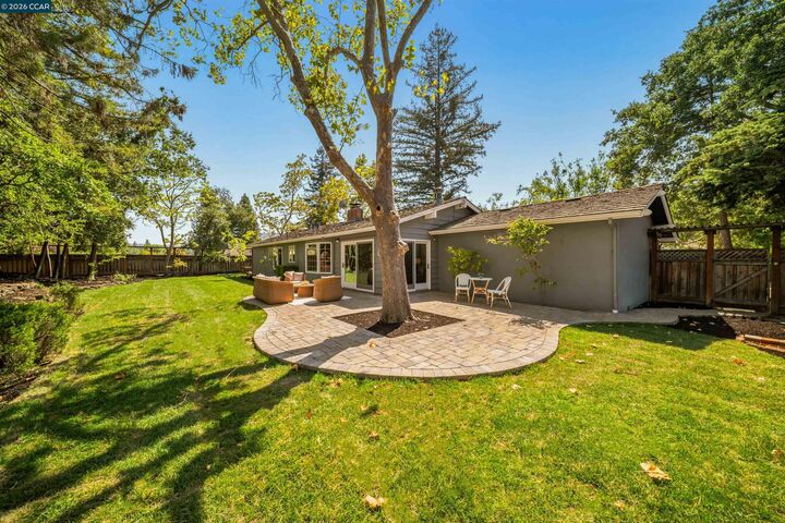 Property Photo: 805 Turrini Dr CA 94526