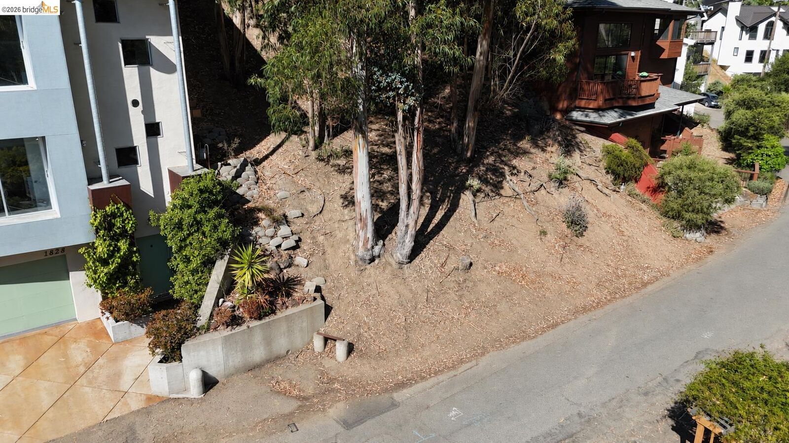 Property Photo:  1830 Arrowhead Dr  CA 94611 