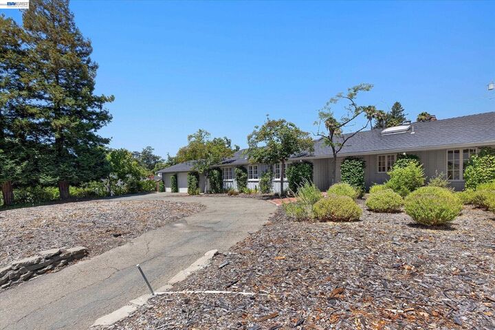 Property Photo:  16 Crest Estate Dr  CA 94507 