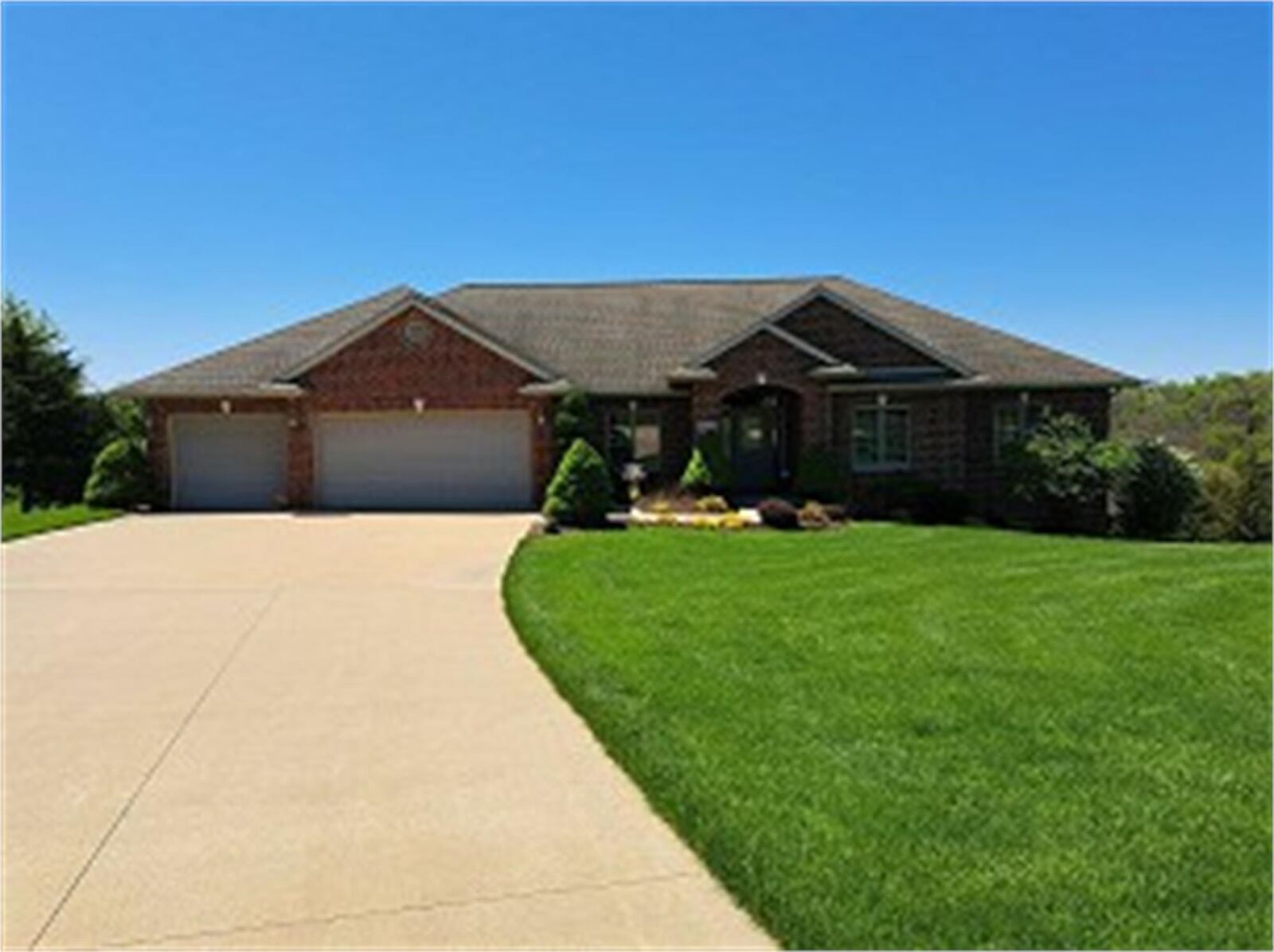 Property Photo:  14136 Cypress Point  IA 52002 