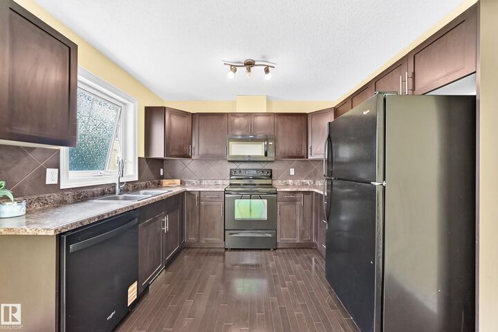 Property Photo:  2336 Aspen Trail 82  AB T5J 2V6 