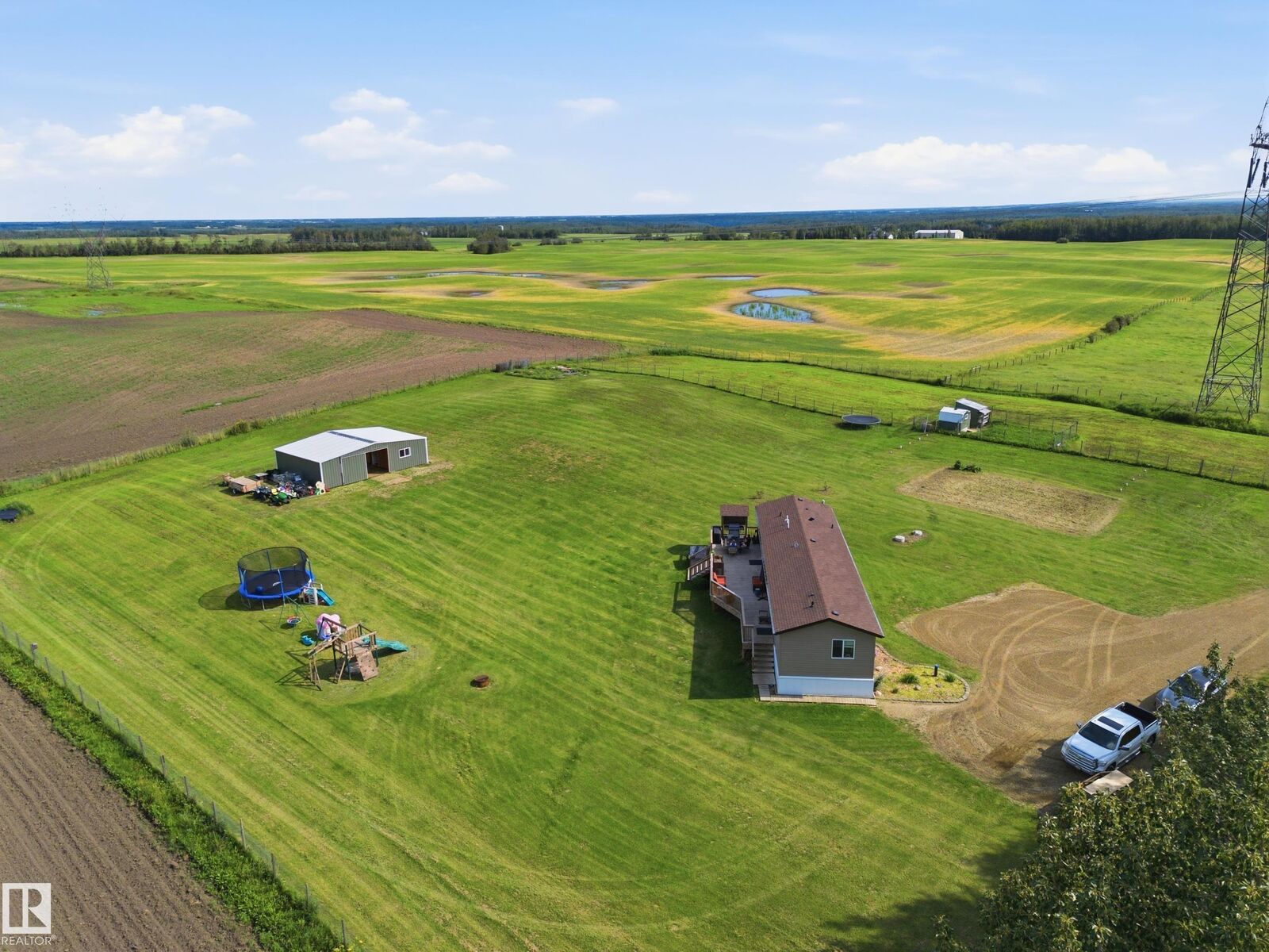 Property Photo:  51017 Rge Rd 14  AB T7Z 1M3 