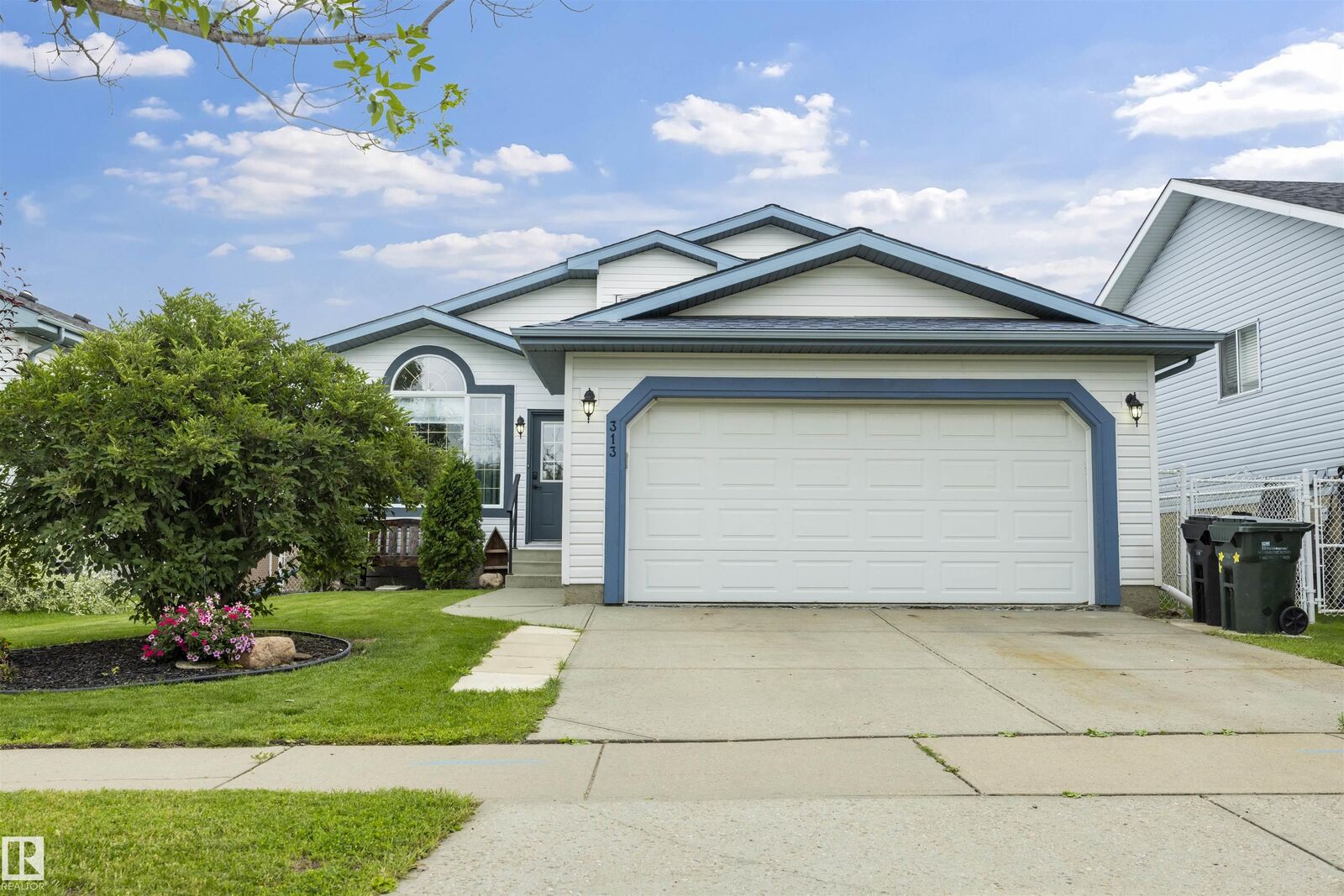 Property Photo:  313 Davenport Drive  AB T8H 1W8 