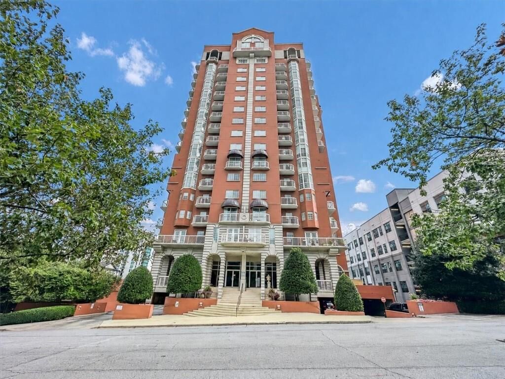 Property Photo: 3435 Kingsboro Road NE 1301 GA 30326
