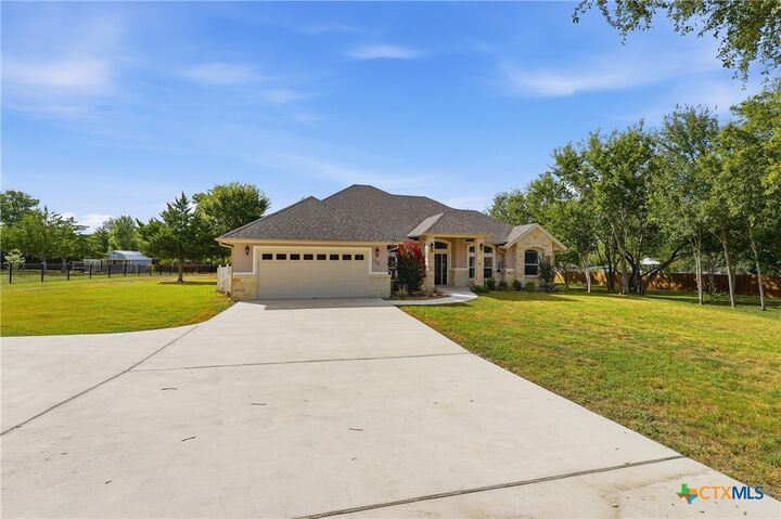 Property Photo:  123 Tomahawk Trail  TX 78155 