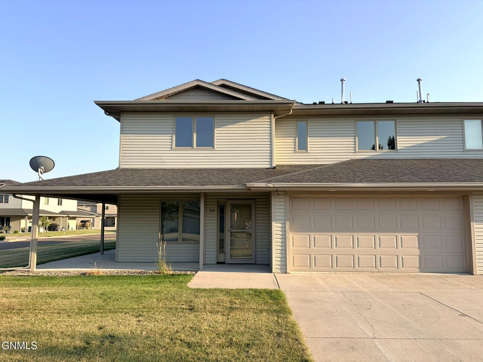 Property Photo:  719 Mayflower Drive  ND 58504 