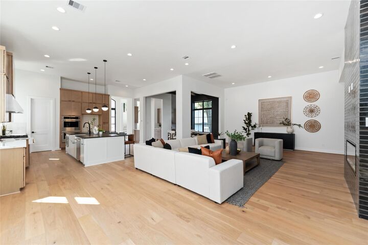 Property Photo:  615 Wendel Street  TX 77009 