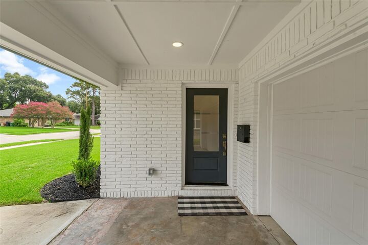 Property Photo:  5439 Kinglet Street  TX 77096 