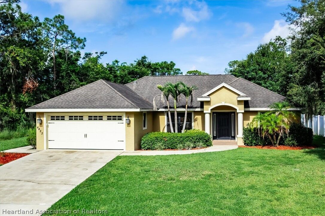 Property Photo:  4423 Medina Way  FL 33875 