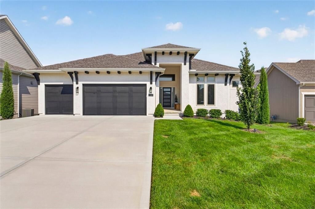 Property Photo:  17401 Oakshire Street  KS 66221 