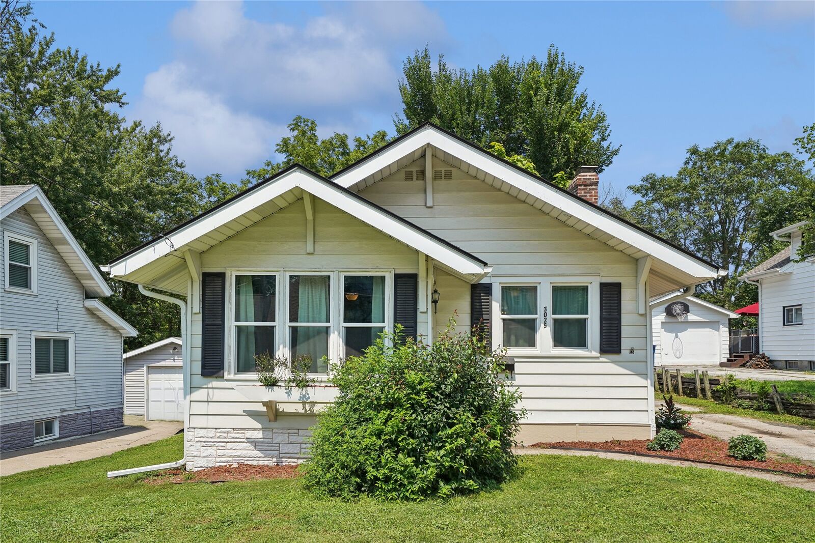 Property Photo: 3025 Leado Avenue IA 50310
