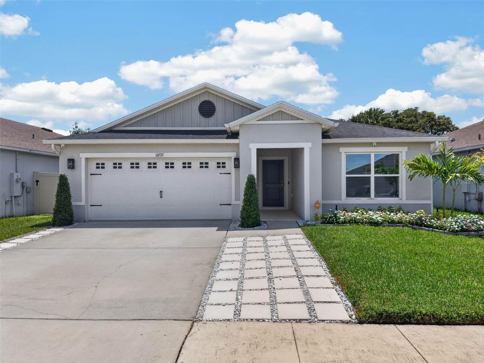 Property Photo: 13737 Rushing Creek Run FL 32824