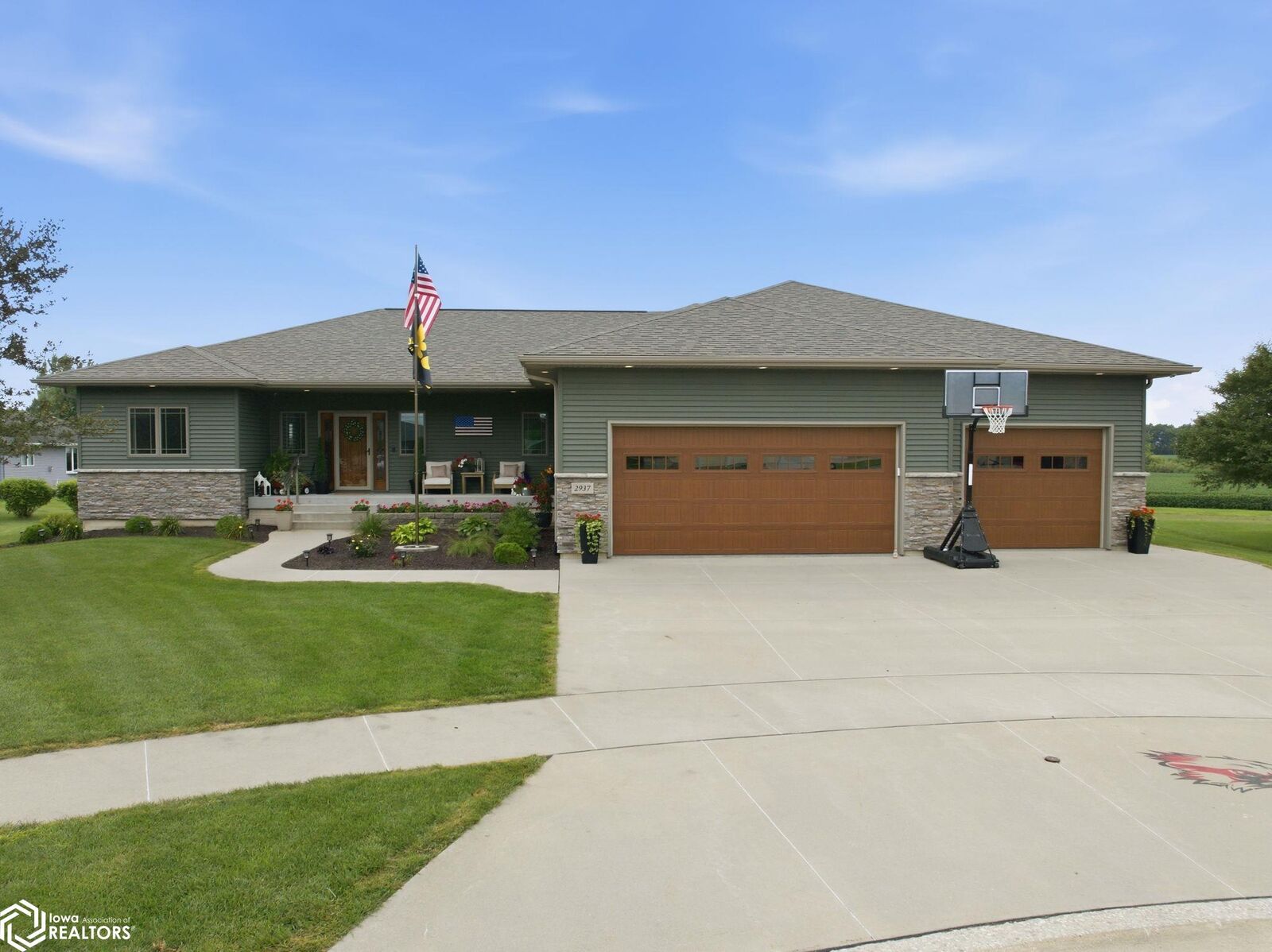 Property Photo:  2937 Morning Star Court  IA 50401 