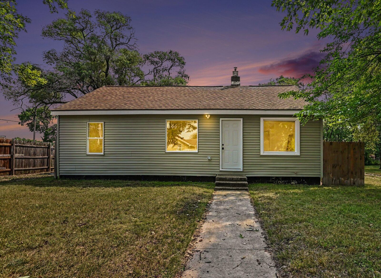 Property Photo:  2304 Dyson Street  MI 49444 