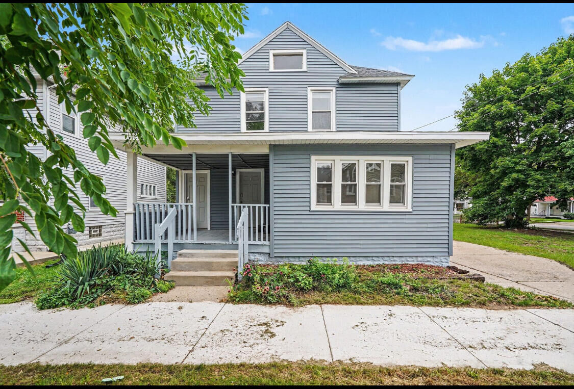 Property Photo:  1107 11th Street NW  MI 49504 