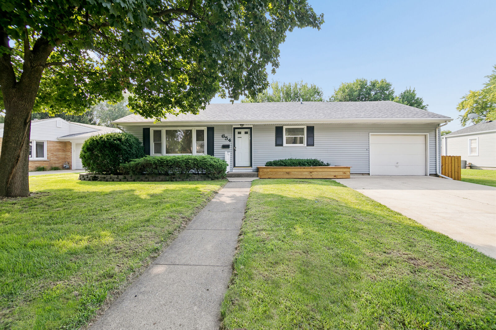 Property Photo: 654 W River Street IL 60914