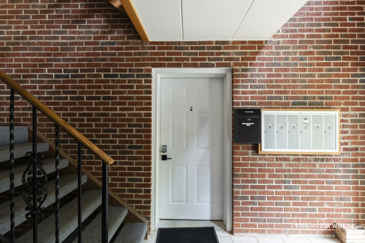 Property Photo: 616 E 5th Avenue 101 IL 60563