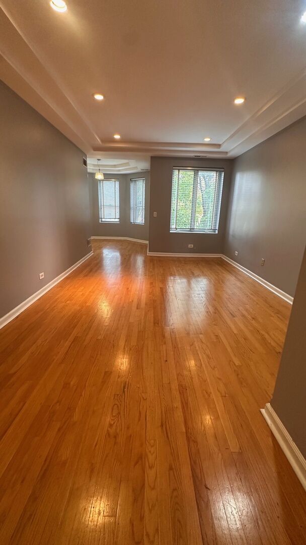 Property Photo:  6714 S Chappel Avenue 2  IL 60649 