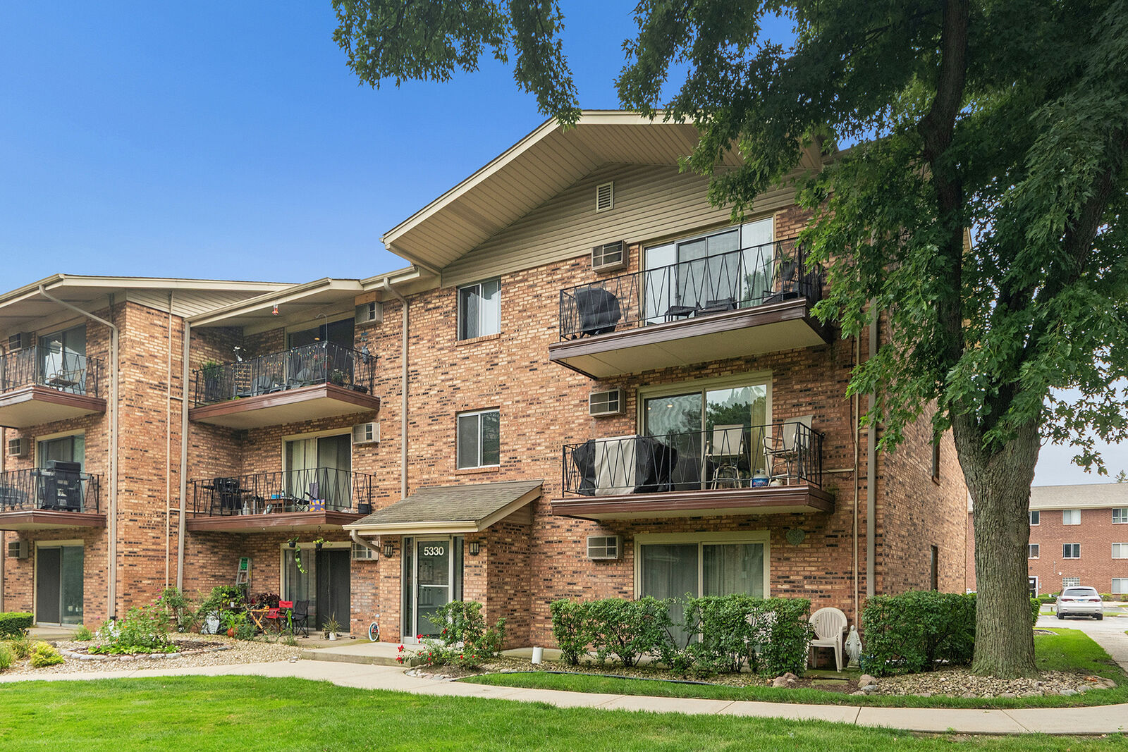 Property Photo:  5330 Waterbury Drive 1603  IL 60418 
