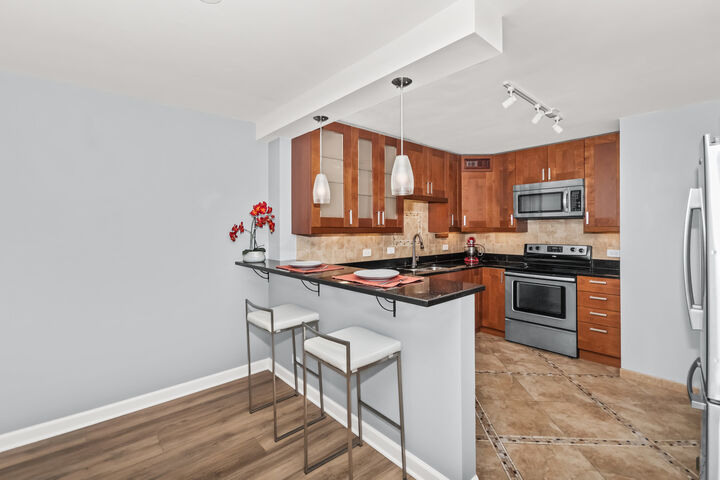 Property Photo: 5855 N Sheridan Road 19F IL 60660