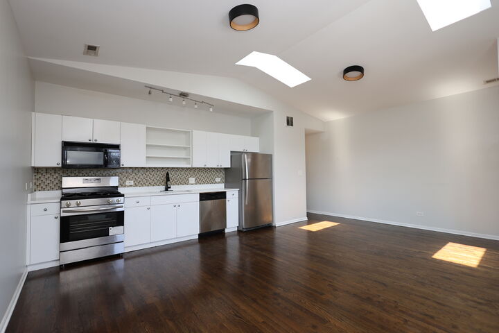 Property Photo: 519 S Maplewood Avenue 4S IL 60612