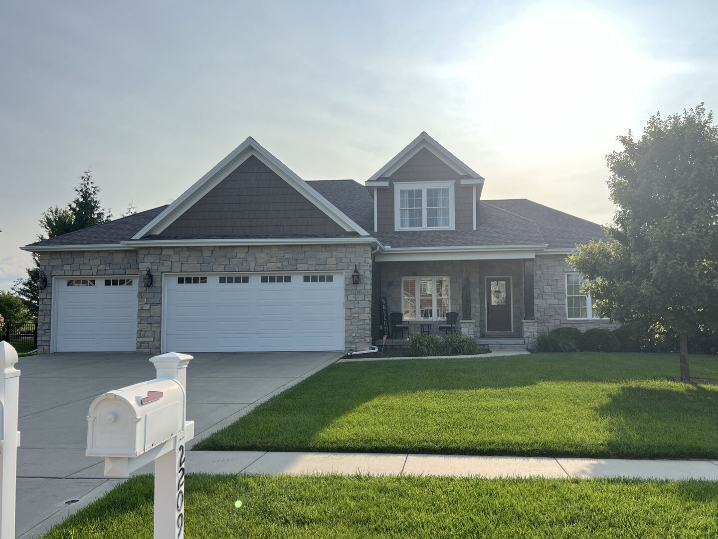 Property Photo: 2210 Riverwoods Lane IL 61705