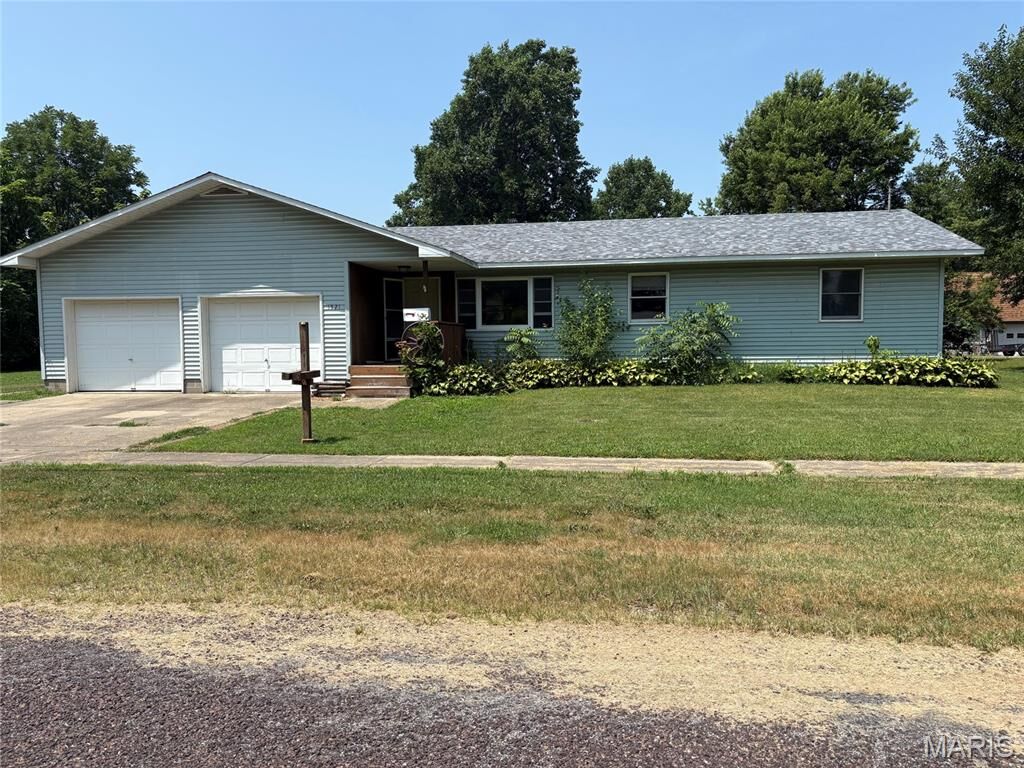 Property Photo:  1521 N Van Buren Street  IL 62056 