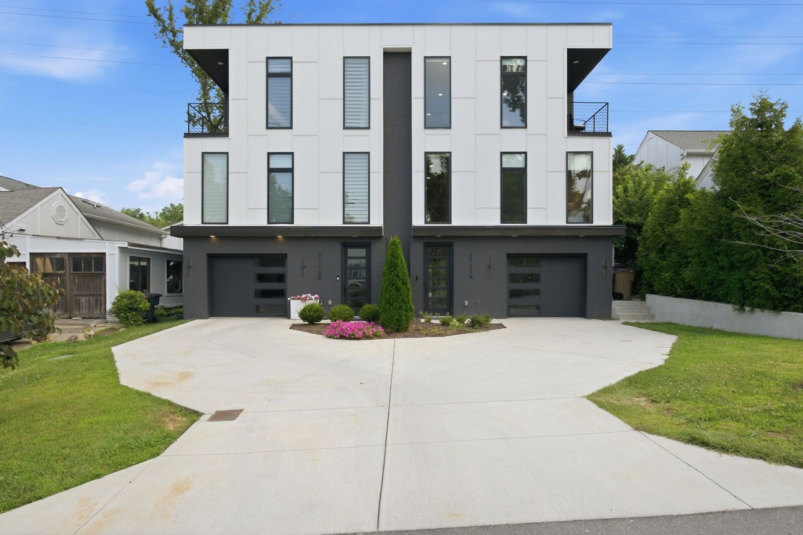 Property Photo:  2712A Sharondale Ct  TN 37215 