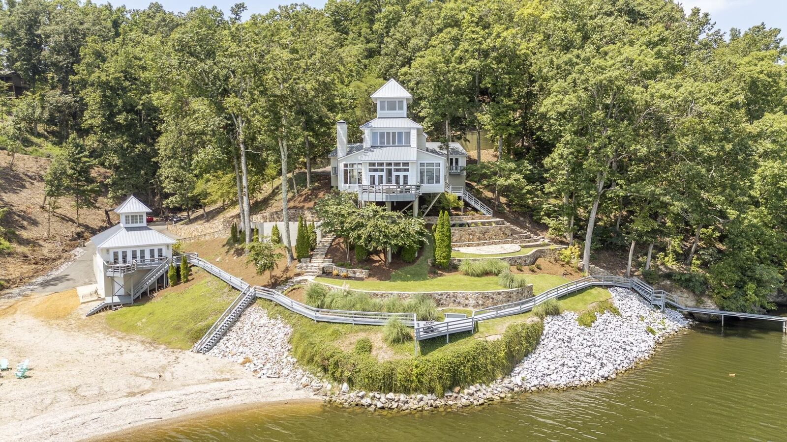Property Photo:  199 Lakeshore Ln  TN 38326 