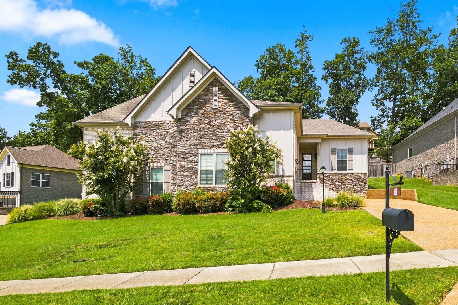 Property Photo:  168 Cobbler Cir  TN 37075 