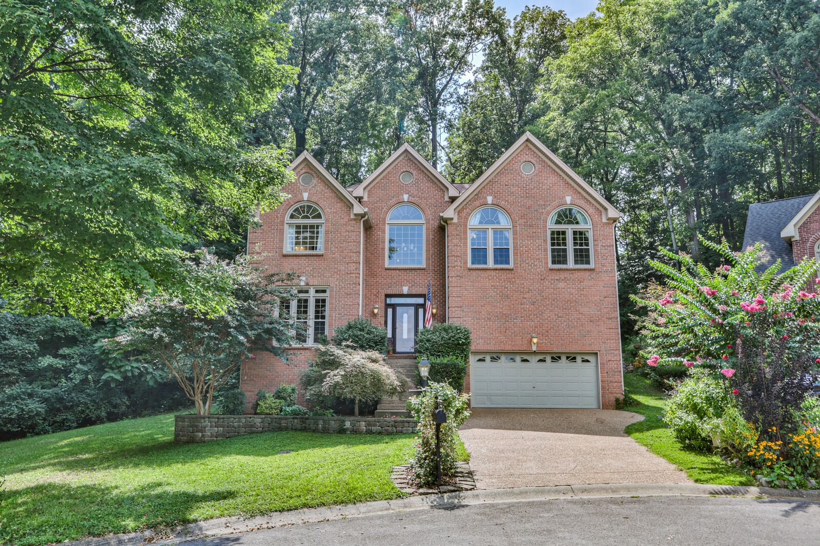Property Photo: 3800 Lakeridge Run TN 37214