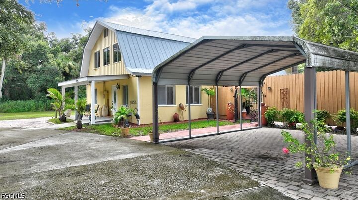 Property Photo: 123 Riverbend Drive FL 33935