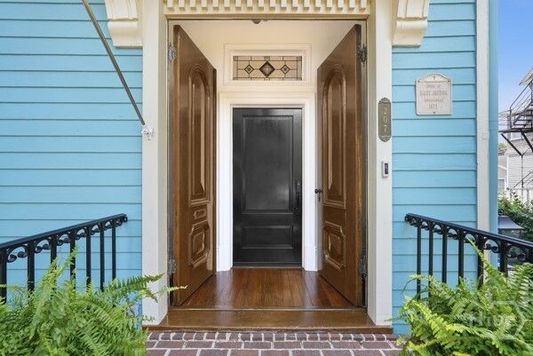 Property Photo:  207 E Gwinnett Street  GA 31401 