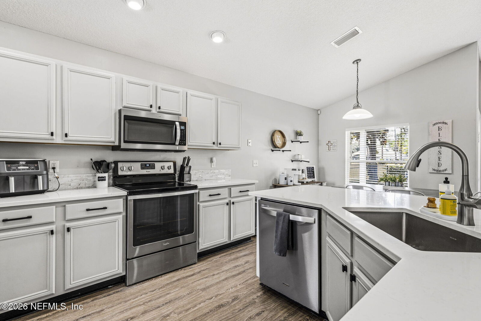 Property Photo: 1634 Highland View Court FL 32003