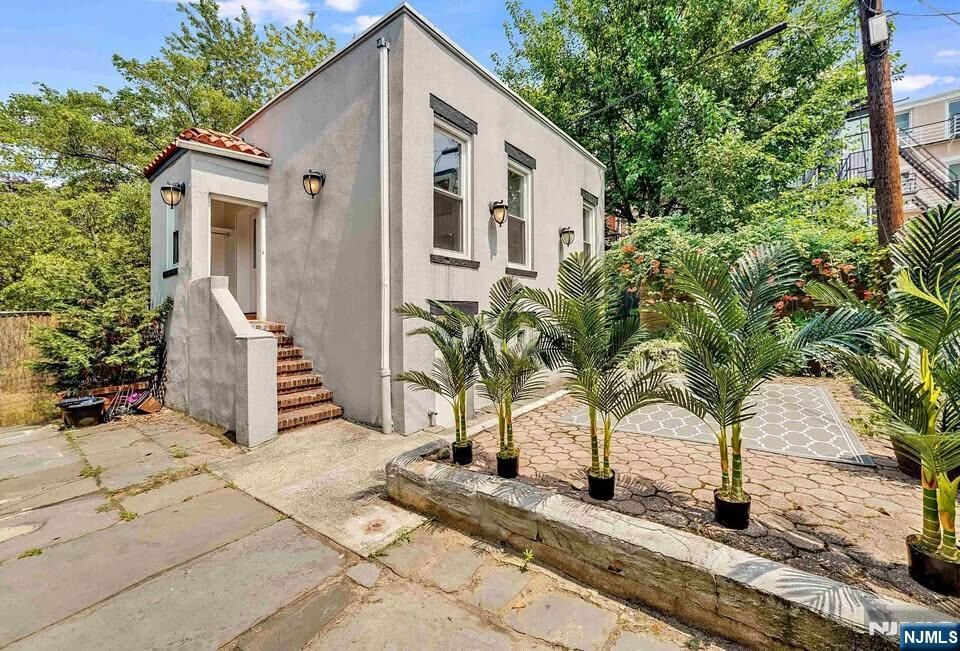Property Photo:  807 Garden Street 9  NJ 07030 