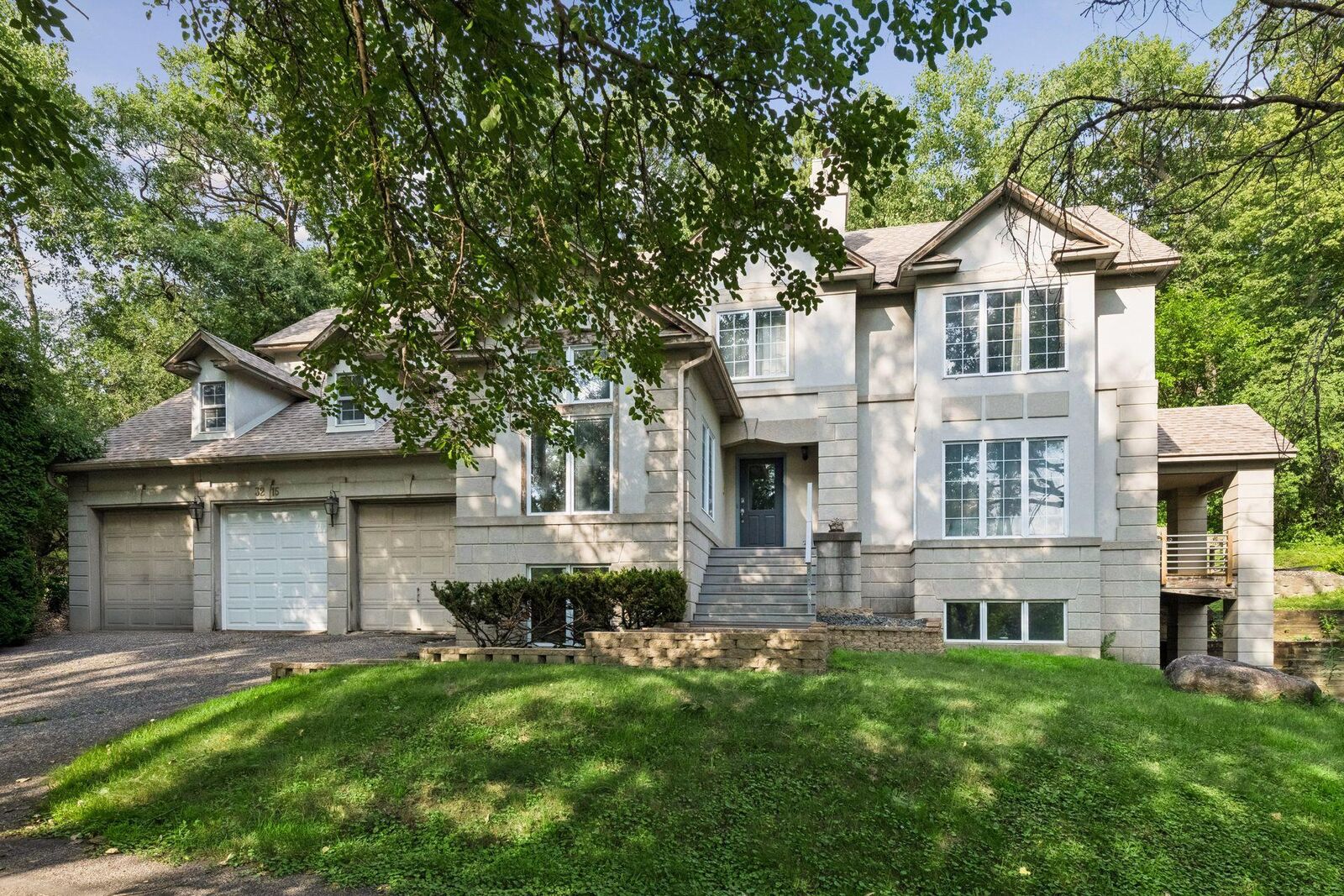 Property Photo:  3215 Hazelwood W  MN 55391 