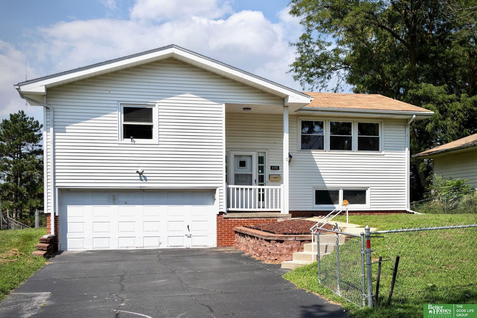 Property Photo:  5556 N 61st Street  NE 68104 