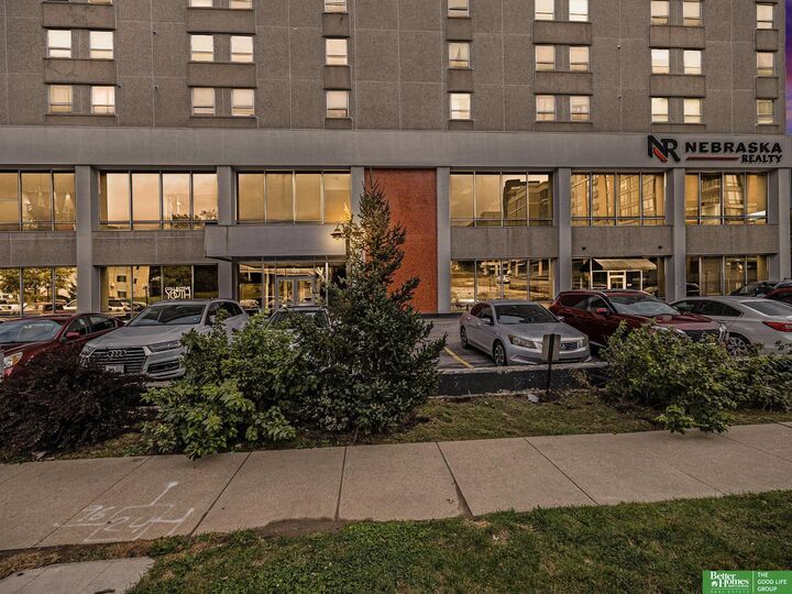 Property Photo: 105 N 31 Avenue 702 NE 68131
