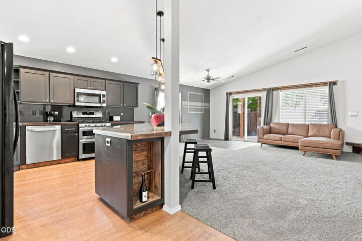 Property Photo: 3460 Poppywoods Drive OR 97504