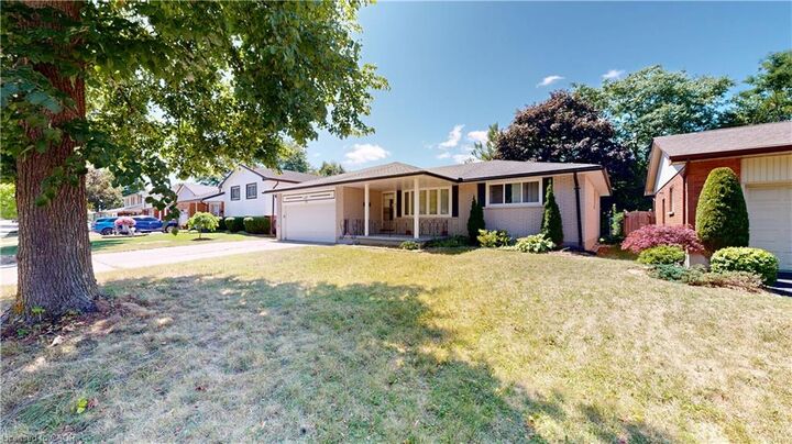 Property Photo: 31 Applewood Lane ON N6J 3P9