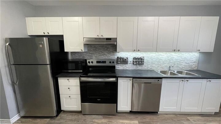 Property Photo:  468 Main Street E 15  ON L8N 1K6 