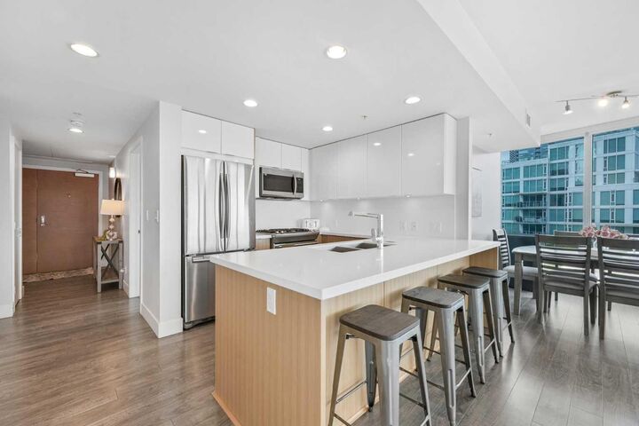 Property Photo: 519 Riverfront Avenue SE 402 AB T2G 1K6
