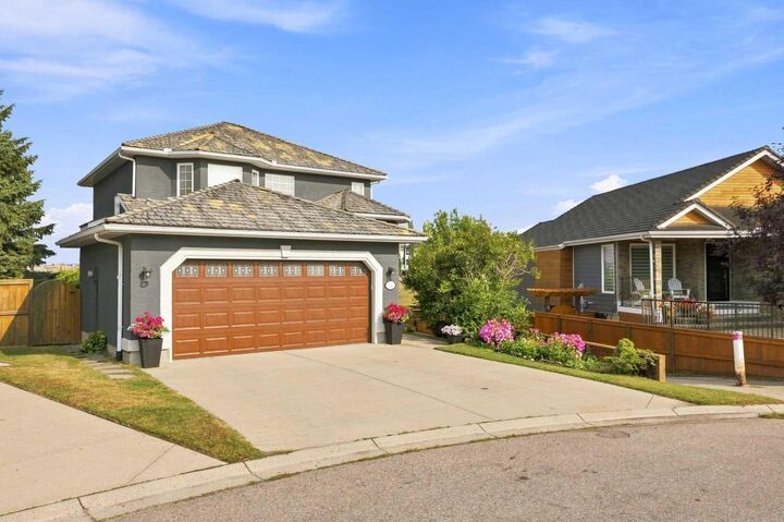 Property Photo: 122 Sceptre Close NW AB T3L 1Y2