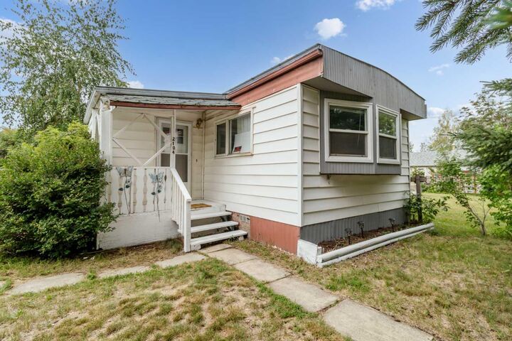 Property Photo:  2104 23 Avenue  AB T0M 0V0 